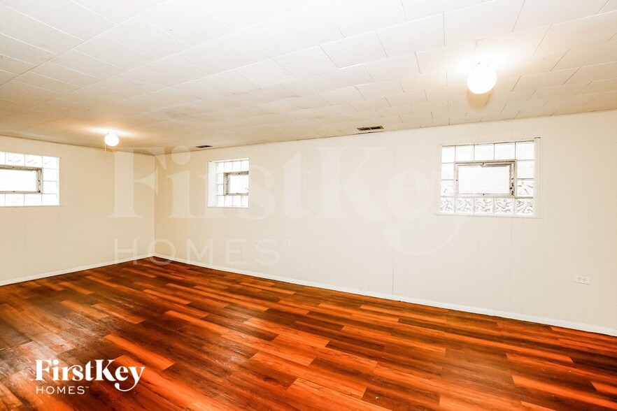 Building Photo - 671 Saginaw Ave