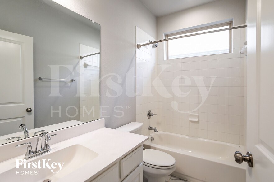 Building Photo - 1621 Everitt Trail