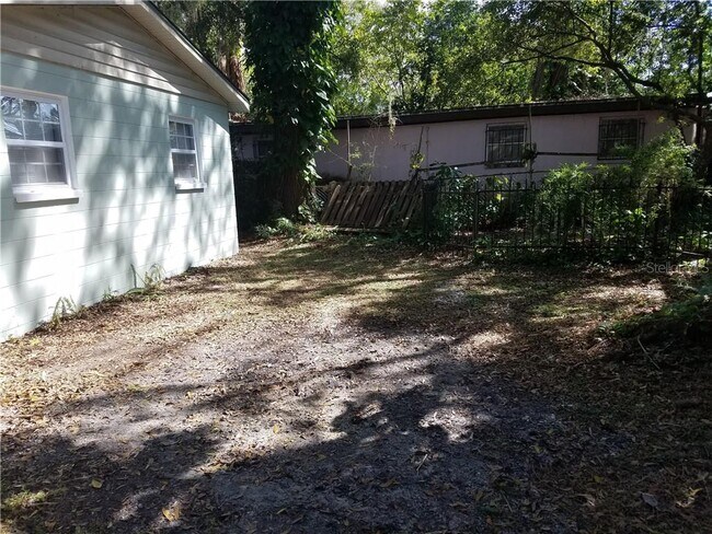 Building Photo - 1601 E Mulberry Dr