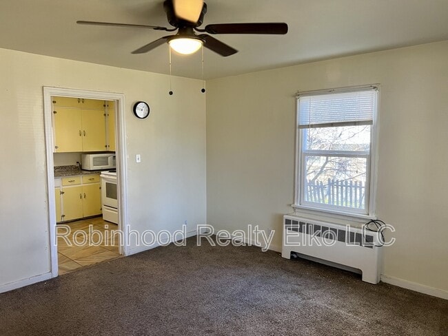 Building Photo - 345 Maple St