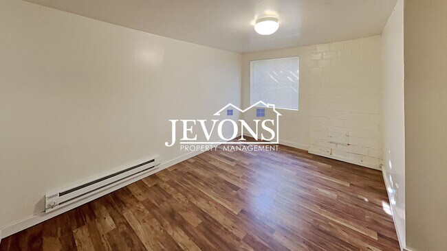 Building Photo - $300 Rent Credit - Inviting 2-bedroom 4-pl...
