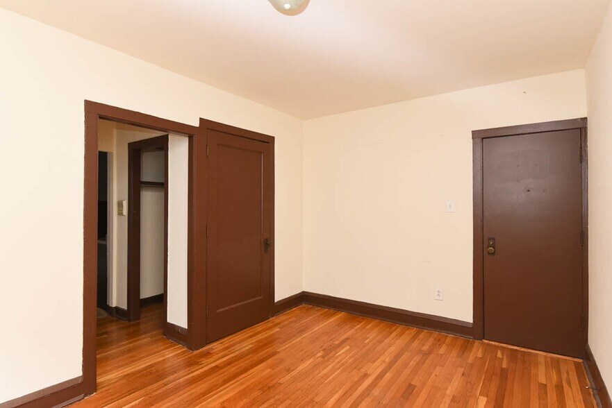 Building Photo - 3302 W Schubert Ave