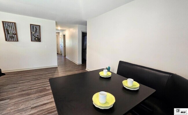 Building Photo - 923 Fortune Dr