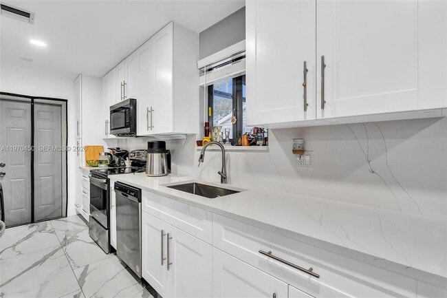 Building Photo - 6781 Franklin St