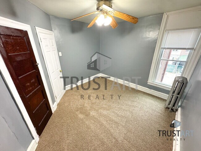 Building Photo - 5719 N Howard St