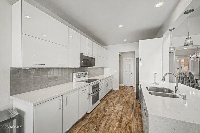Building Photo - 6217 W Monona Dr