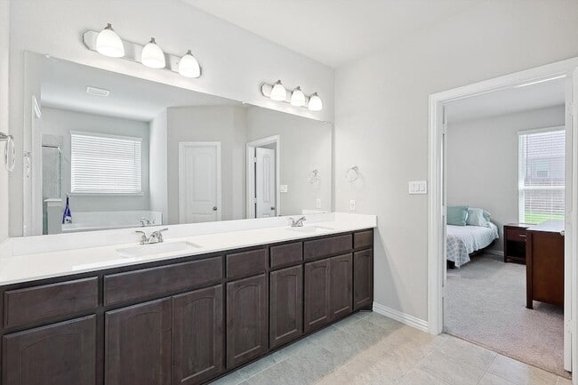 Building Photo - 808 Feather Edge Dr