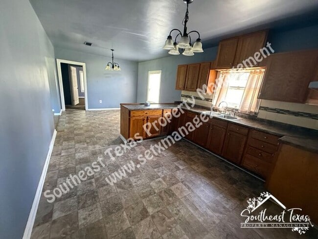 Building Photo - 3255 Charles St