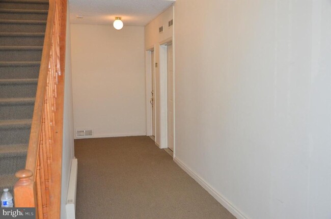 Building Photo - 818 Roundtree Pl