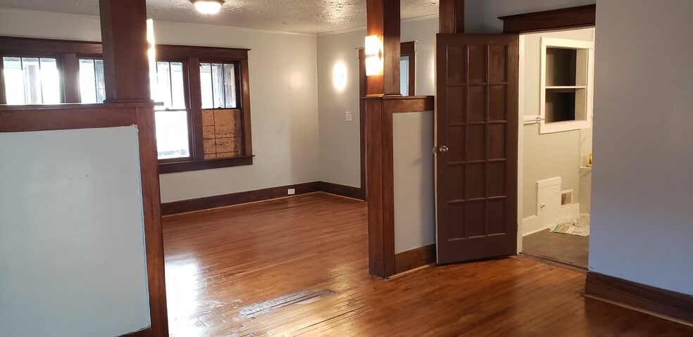 Building Photo - 38 N Shirley St