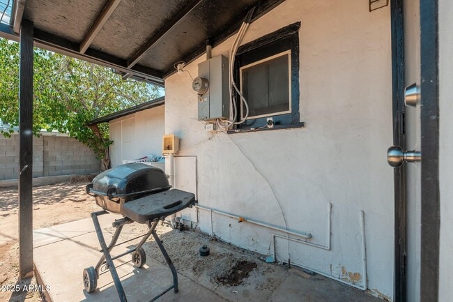 Building Photo - 744 W Coolidge St