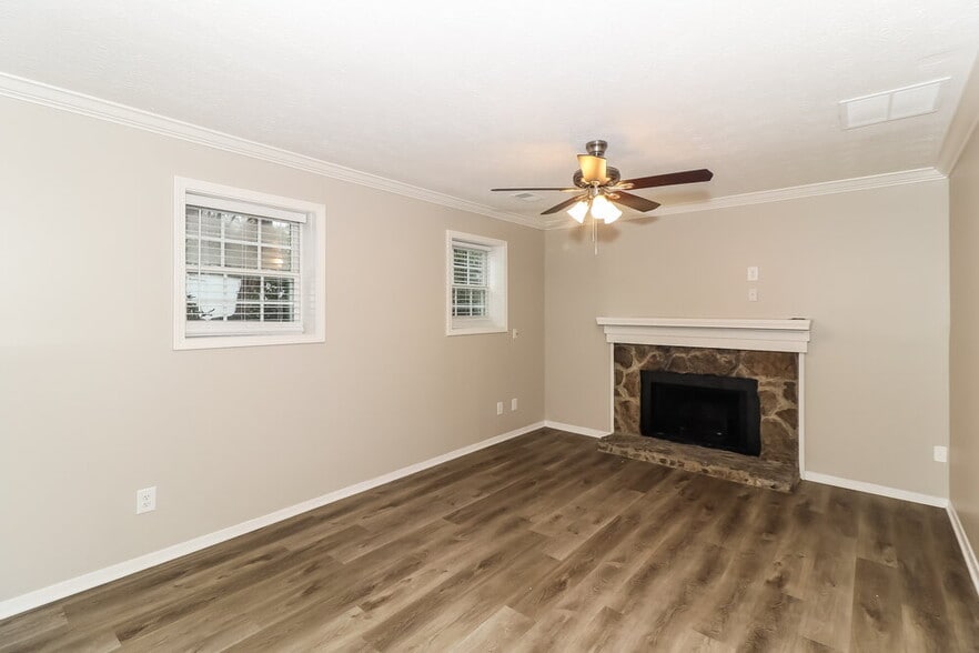 Building Photo - 140 Birch Rill Dr