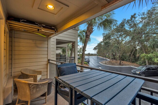 Building Photo - 23 S Forest Beach Dr