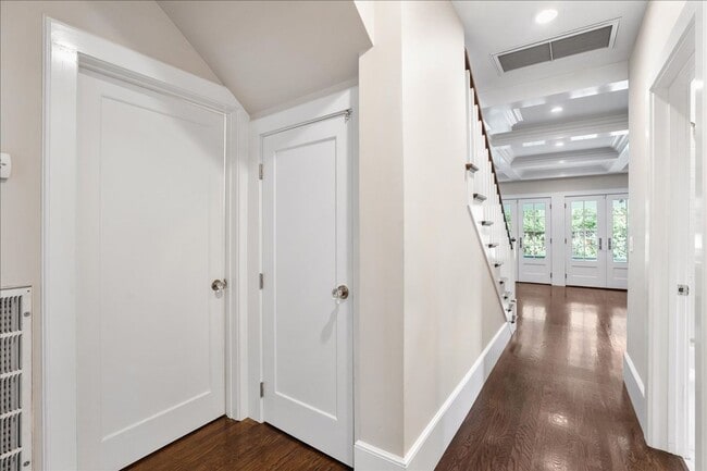 Building Photo - 1133 42nd St