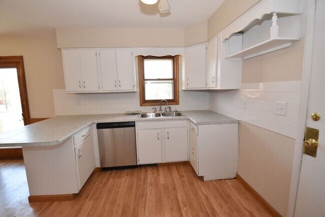 Building Photo - 2 bedroom home in Mishawaka