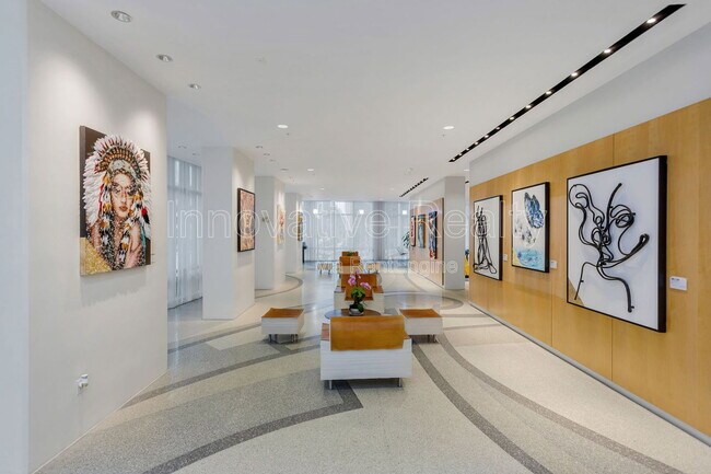 Building Photo - 150 E Robinson St