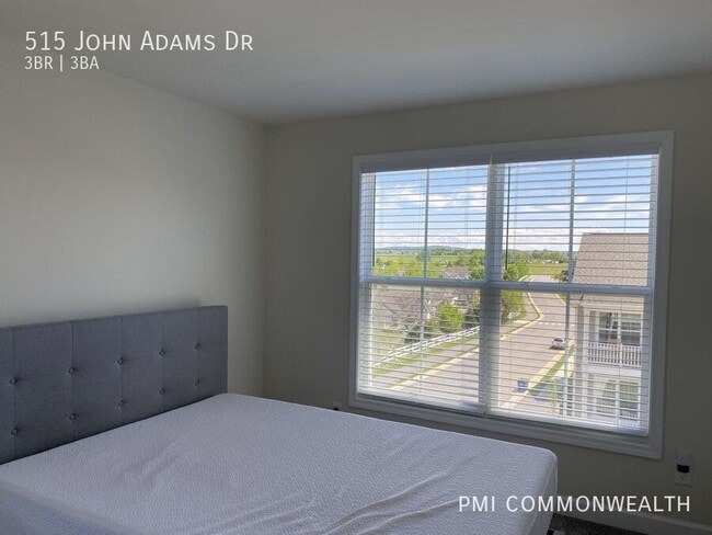 Building Photo - 515 John Adams Dr NW
