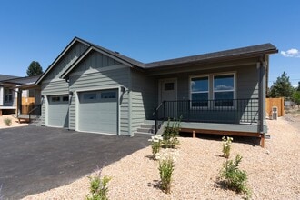 Building Photo - Brand New 2 Bedroom Duplex in SW Redmond