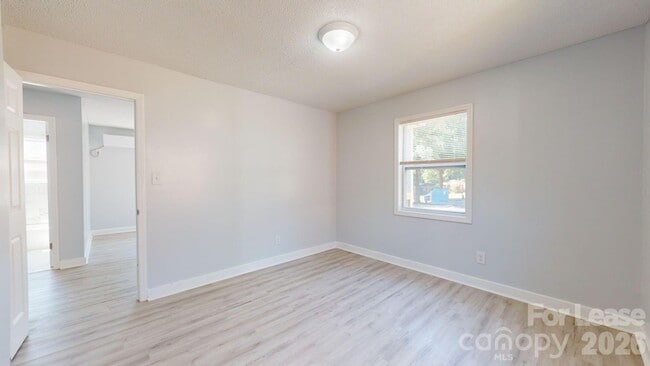 Building Photo - 4517 Helena St