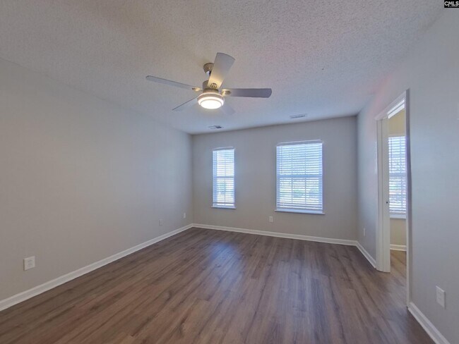 Building Photo - 349 Denman Loop