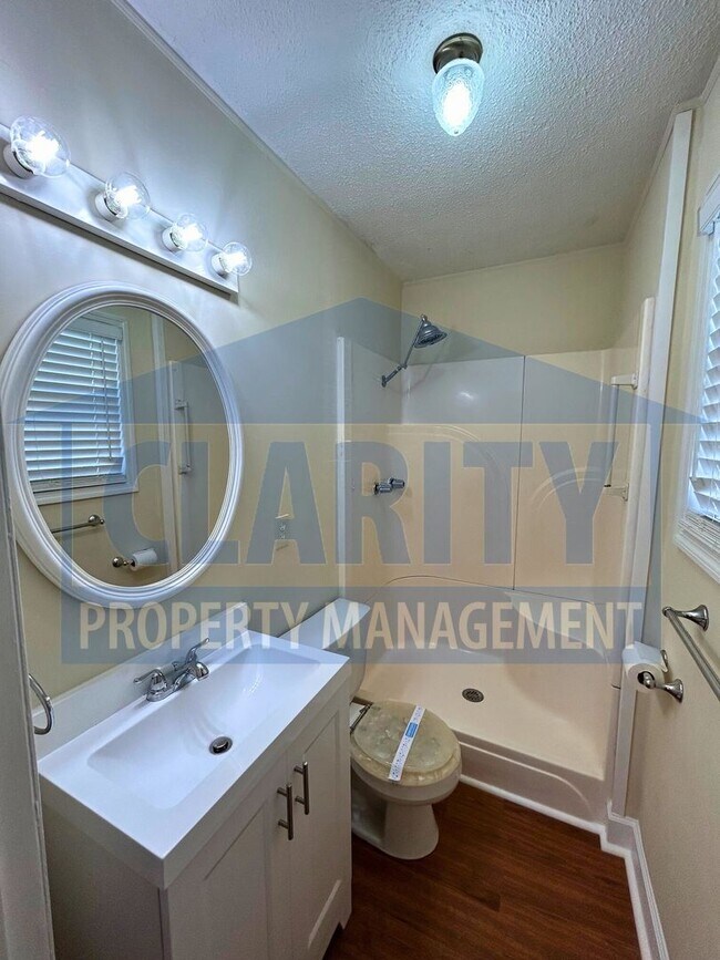 Building Photo - ***1/2 OFF 1ST MONTH'S RENT!!!***