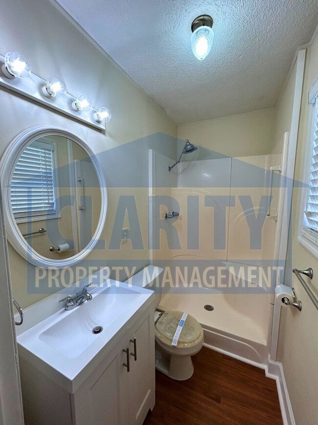 Building Photo - Three bedroom home in a quiet neighborhood!