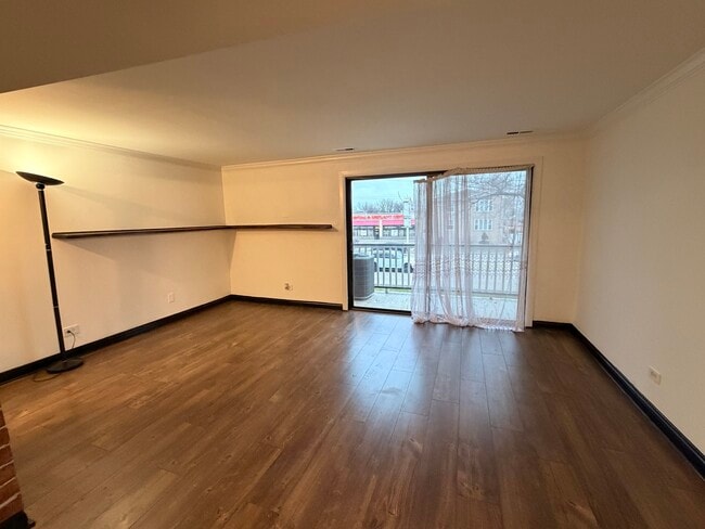 Building Photo - 5850 W 87th St