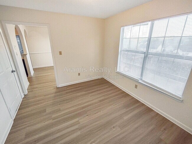 Building Photo - 6843 Saganaw Dr