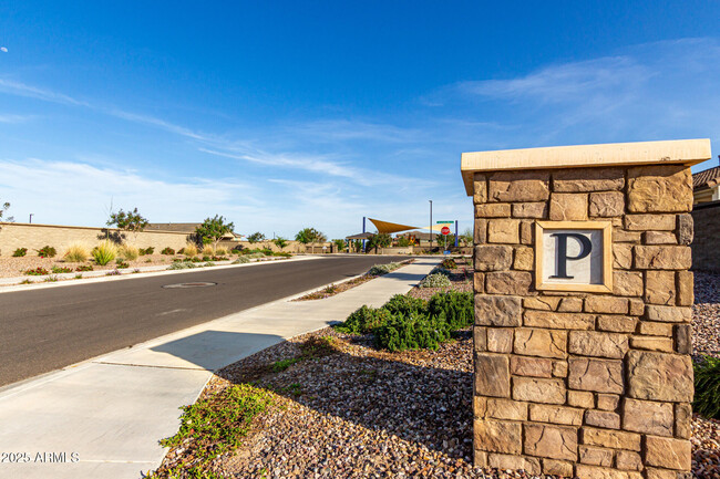 Building Photo - 34924 N Hawley Dr