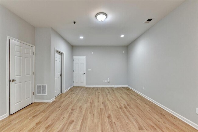 Building Photo - 486 Vinings Estates Dr SE
