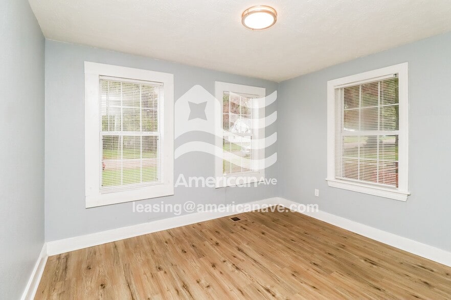 Building Photo - 335 E Ridgeway St