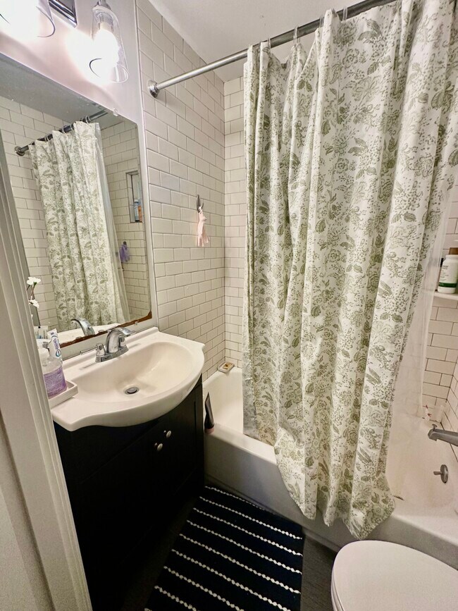 Building Photo - 27 Marney St