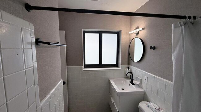 Building Photo - 433 NW 15th Way