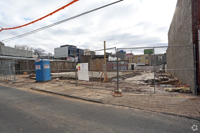 Primary Photo - 438 Memphis St