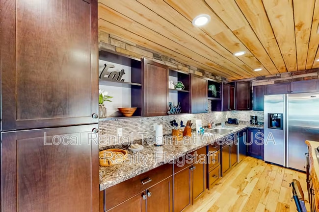 Building Photo - 1105 W Overland Pass Dr