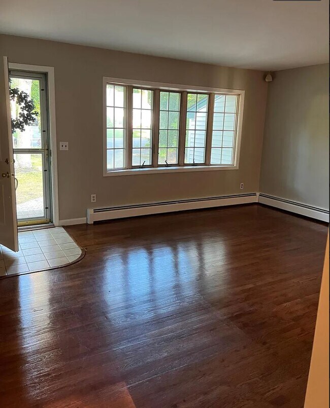 Building Photo - 304 Hewlett Ave