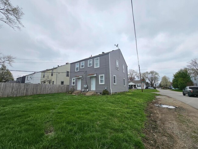 Building Photo - 753 E Mithoff St