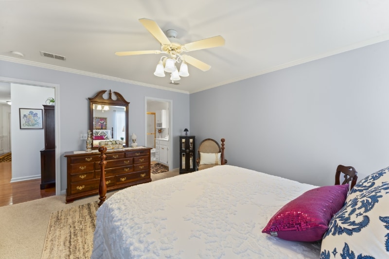 Building Photo - 2808 Stonehedge Dr