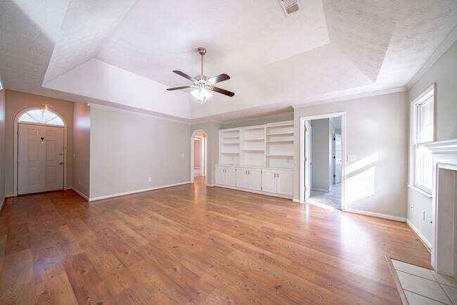 Building Photo - 3 bedroom 2 bath North Columbus