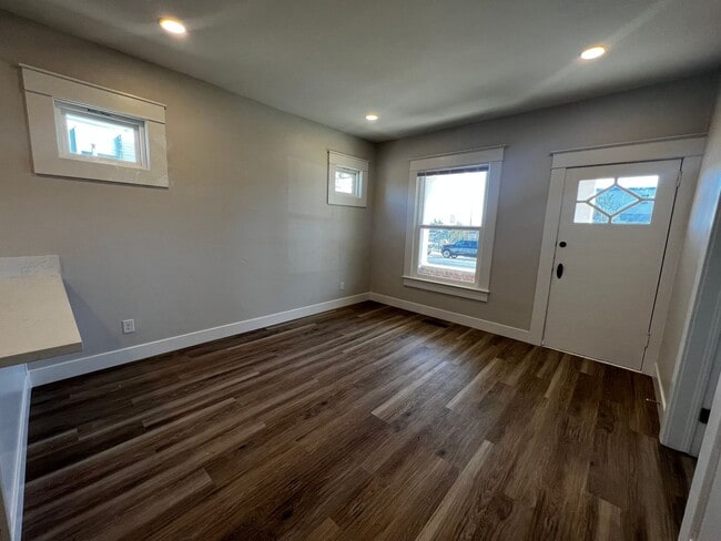 Building Photo - Beautiful 2-Bedroom House with Yard