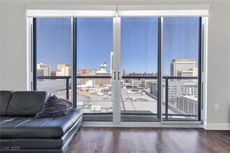 Building Photo - 150 S Las Vegas Blvd