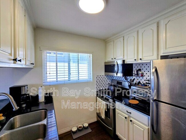 Building Photo - 320 Hermosa Ave