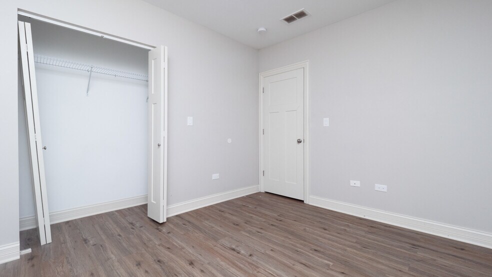 Building Photo - 4735 S Michigan Ave