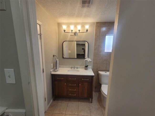 Building Photo - 2518 Fredericksburg Dr