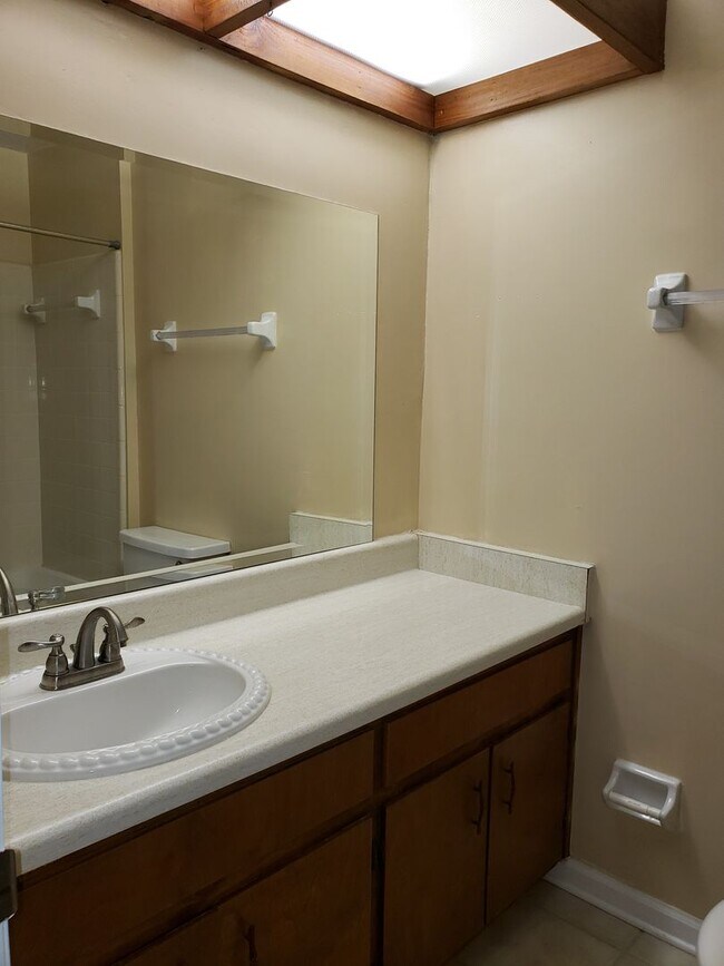 Building Photo - 2 Bedroom for rent January 2026 in NE Tall...