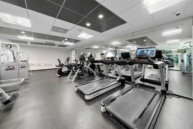 Building Photo - 2645 S Bayshore Dr