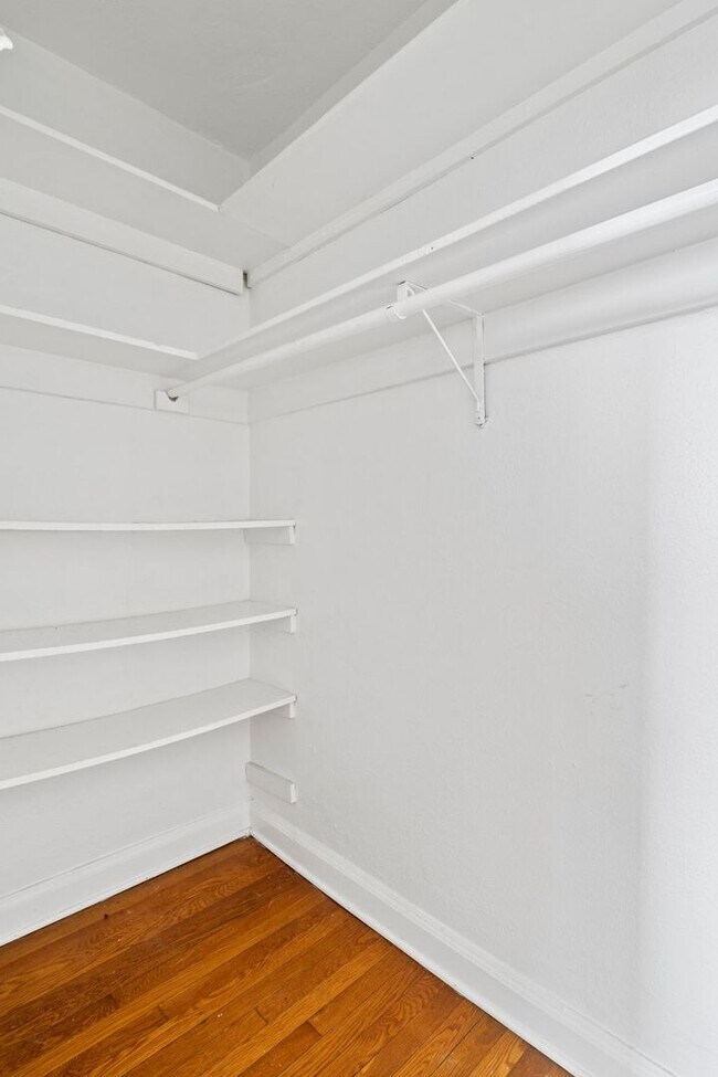 Building Photo - 28 E 16th St