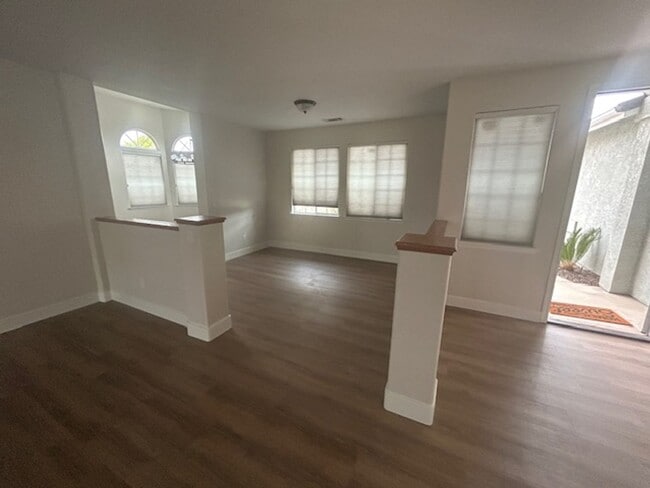 Building Photo - 4 Bedroom 2 Bathroom in SE Visalia with Po...
