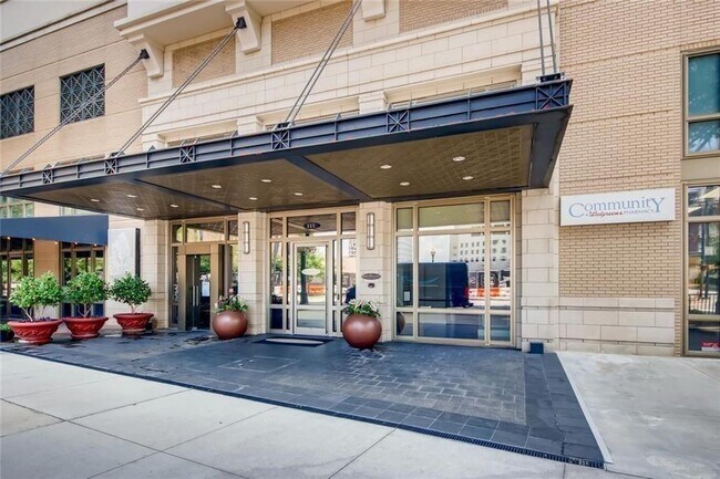 Building Photo - 565 Peachtree St NE