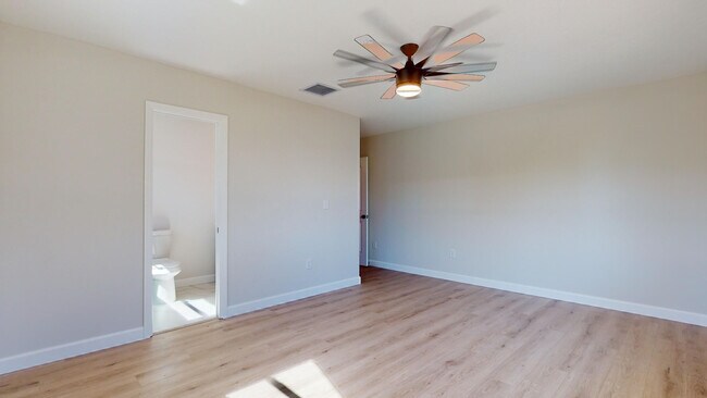 Building Photo - 4003 S Indian River Dr